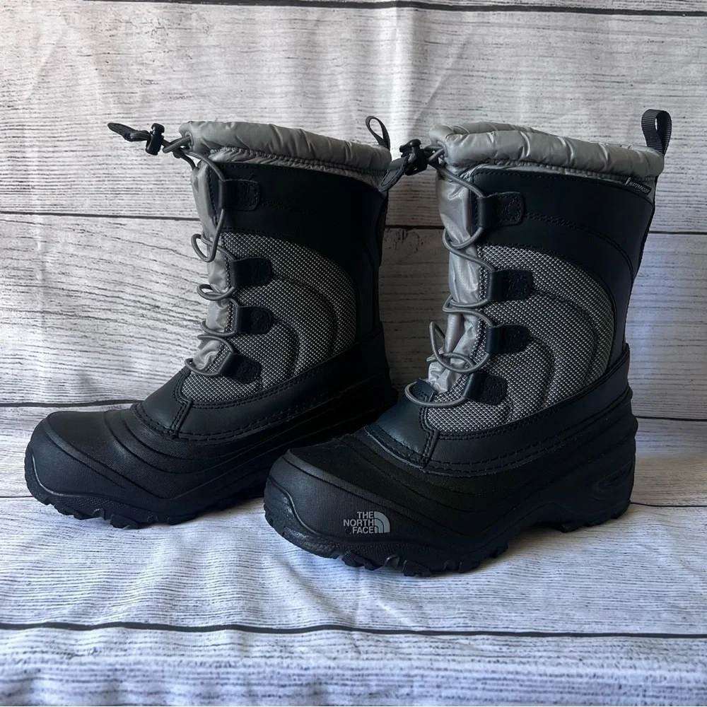 The North Face Alpenglow IV Boots Black YOUTH Size 4